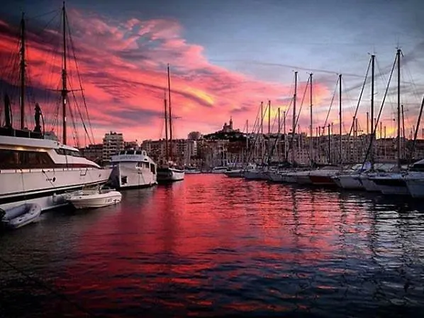 Отель Yacht Cyos Марсель Ботель